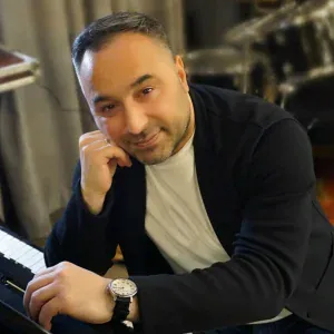 Vigen Shakaryan - Долгая дорога в дюнах