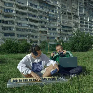 ШкольниК, Бау - Телефон