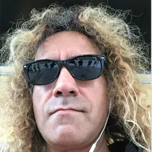 HARJGTHEONE DBA - Hot Summer Golden I Run in Doors