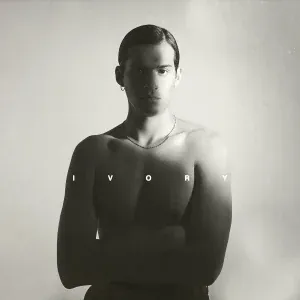 Omar Apollo feat. Daniel Caesar - Invincible (feat. Daniel Caesar)
